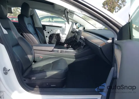 2021 Tesla Model 3 Standard Range Plus Rear-Wheel Drive z USA, uszkodzony, nr VIN 5YJ3E1EA7MF976855